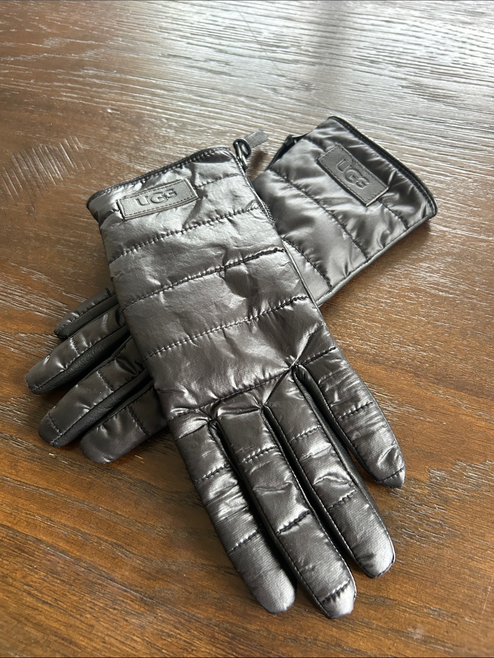 UGG Metallic Gunmetal Quilted Gloves NWOT